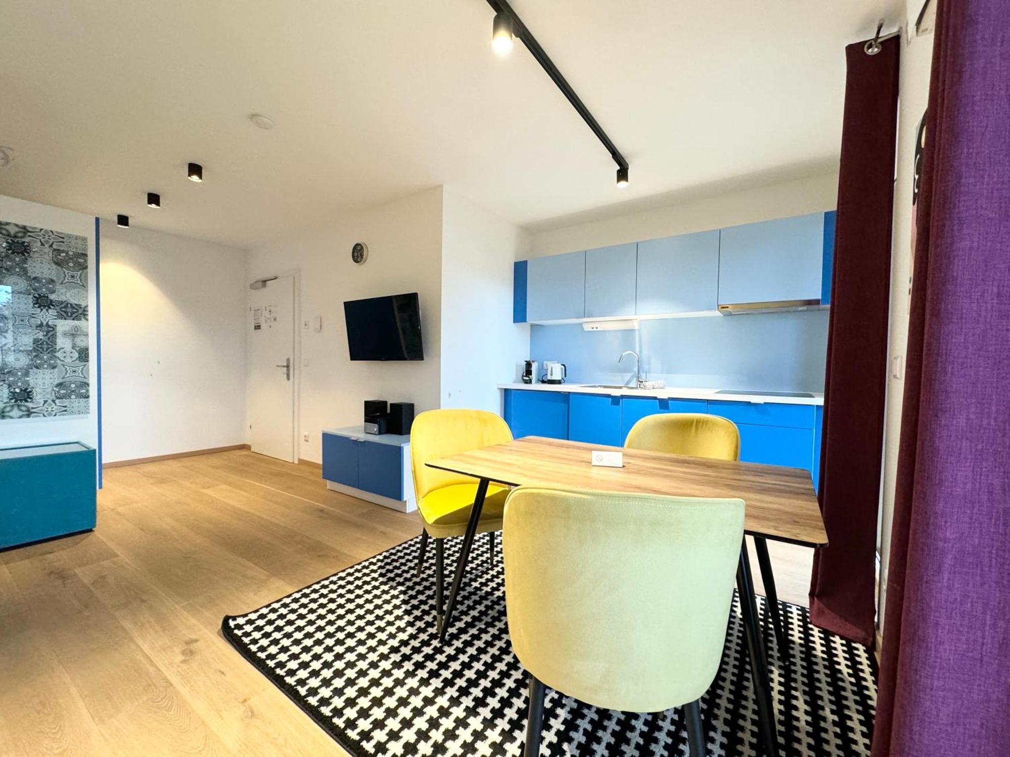 Wohnung Mit Terrasse + Parkplatz Виена Екстериор снимка